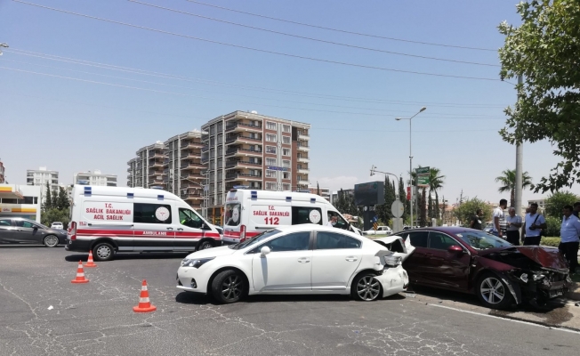 Şanlıurfa’da 3 aracın karıştığı kazada 6 kişi yaralandı