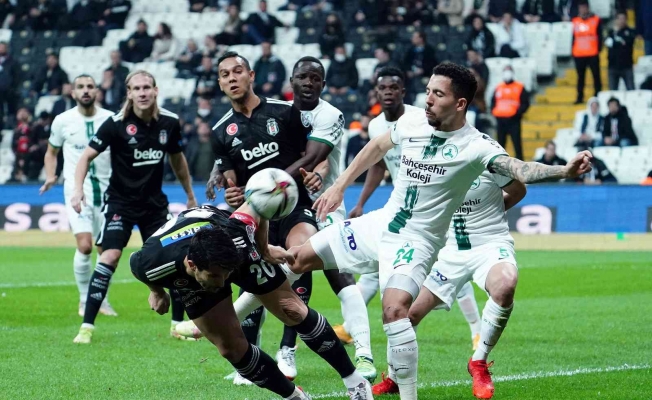 Spor Toto Süper Lig: Beşiktaş: 0 - GZT Giresunspor: 1 (İlk yarı)