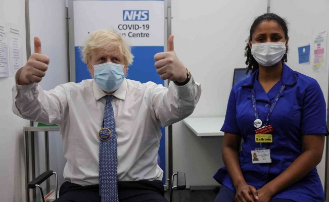İngiltere Başbakanı Johnson 3’üncü doz aşısını oldu