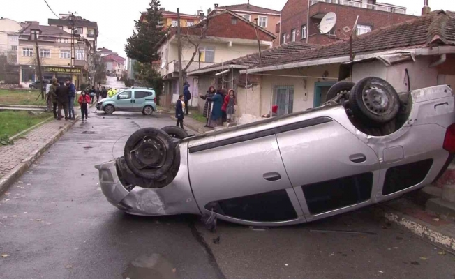 Sancaktepe’de kaza yapan otomobil takla attı, 1 kişi yaralandı