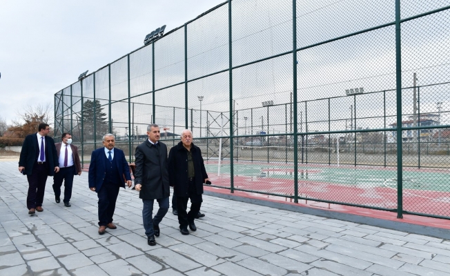 Başkan Çınar, İnönü Mahallesi spor kompleksini inceledi
