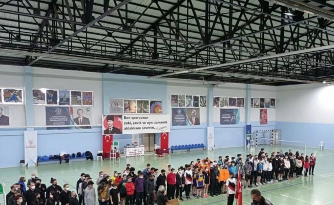 Didim’de badminton turnuvası start aldı