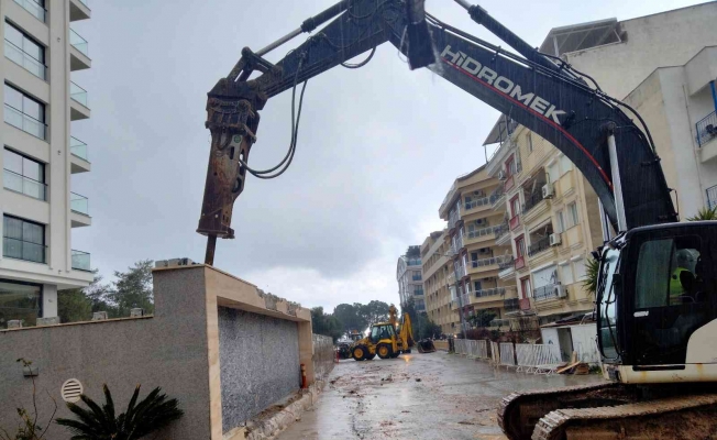Didim’deki 5 yıldızlı otelin kaçak yapılarının yıkımına yeniden başlandı