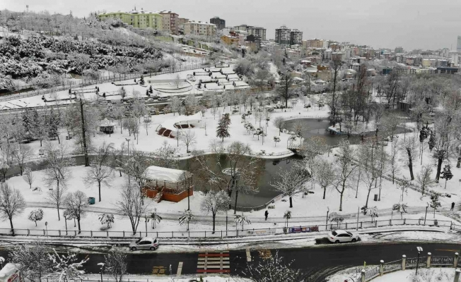 Kar esaretindeki İstanbul’da karın tadını çıkarttılar