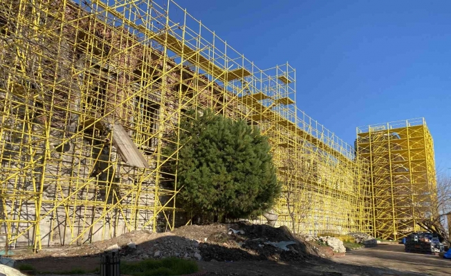 Restorasyonu süren Bukoleon Sarayı tarihe ışık tutuyor