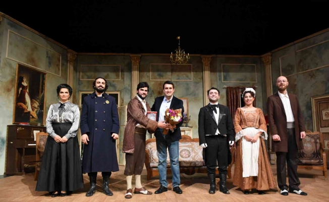 Tarsus Şehir Tiyatrosu, ’Çehov Vodvil’ oyunuyla Aksaraylı izleyicilerle buluştu