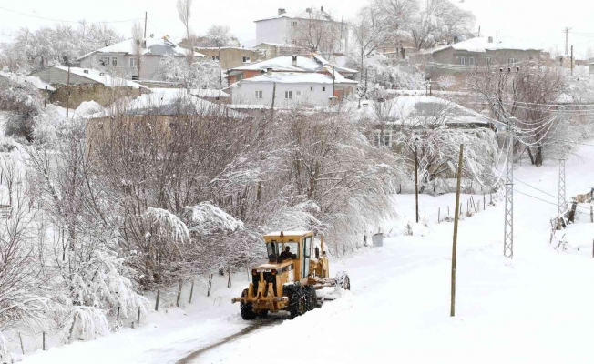 Van Büyükşehir Belediyesi, kapalı mahalle yollarını açıyor