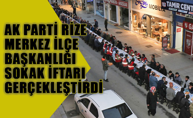 AK Parti Rize Merkez İlçe Başkanlığı, Yalı Caddesinde iftar programı gerçekleştirdi.