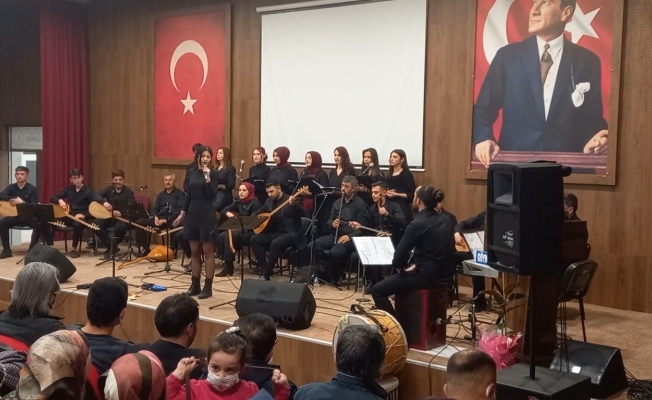 Gediz’de kursiyerlerden Türk Halk Müziği konseri