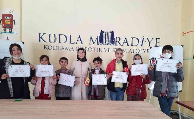 ‘Kodla Muradiye’ projesini tamamlayan öğrencilere belgeleri verildi