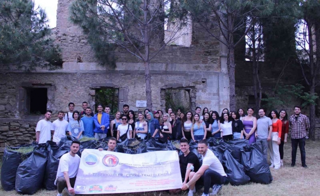 ÇOMÜ’lü öğrenciler sosyal sorumluluk projesiyle çevre temizliği gerçekleştirdi