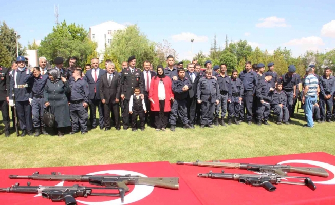 Karaman’da bir günlük askerlik yapan engelliler törenle yemin etti