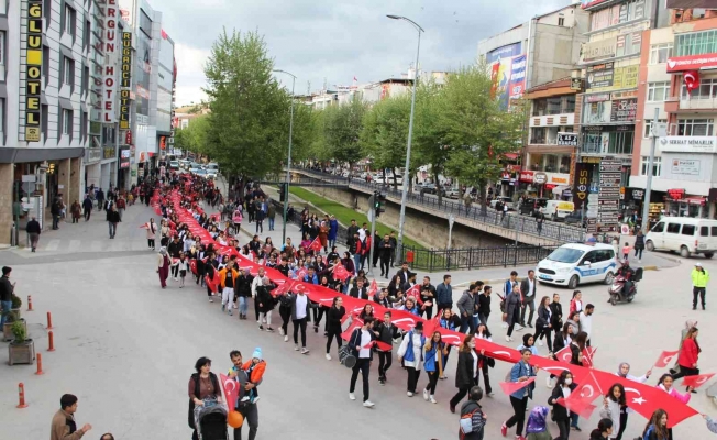 Kastamonu’da yüzlerce vatandaş Türk bayrakları ile yürüdü