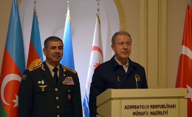 Milli Savunma Bakanı Akar, Azerbaycanlı mevkidaşı Hasanov ile görüştü