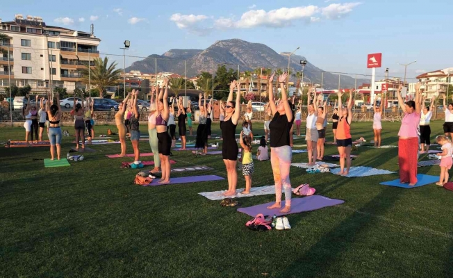 Alanya’da yoga etkinliğinde buluştular
