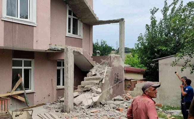 Arnavutköy’de bina restorasyonu sırasında merdiven çöktü: 1 işçi yaralandı