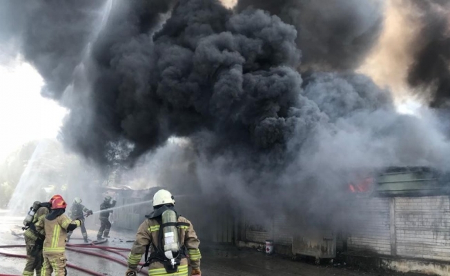 Bursa’da boya fabrikası alev alev yandı