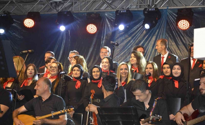 Öğretmenler korosundan Türk halk müziği konseri
