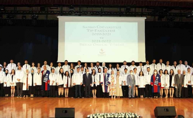 Sanko’da Tıp Fakültesi öğrencileri törenle beyaz önlük giydi