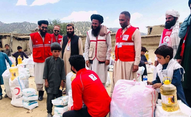 Türk Kızılay’ından Afgan depremzedelere yardım