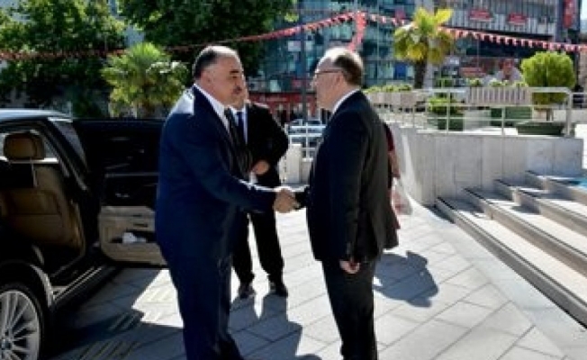 Azerbaycan Ankara Büyükelçisi Reşad Memmedov,Vali Tutulmaz’ı ziyaret etti
