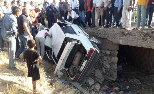 Diyarbakır’da araçta sıkışan sürücü uzun uğraşlar sonucu kurtarıldı