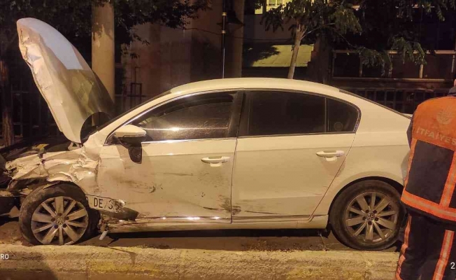 Gümüşhane’de hatalı sollama sonucu iki otomobil kafa kafaya çarpıştı: 2 yaralı