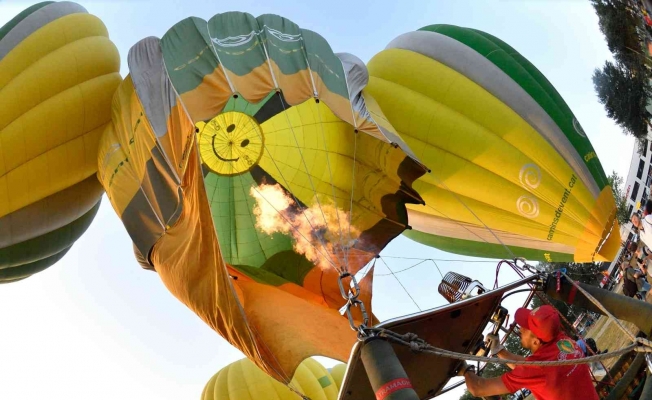 İspanya’da 26’ncı Avrupa Balon Festivali başladı