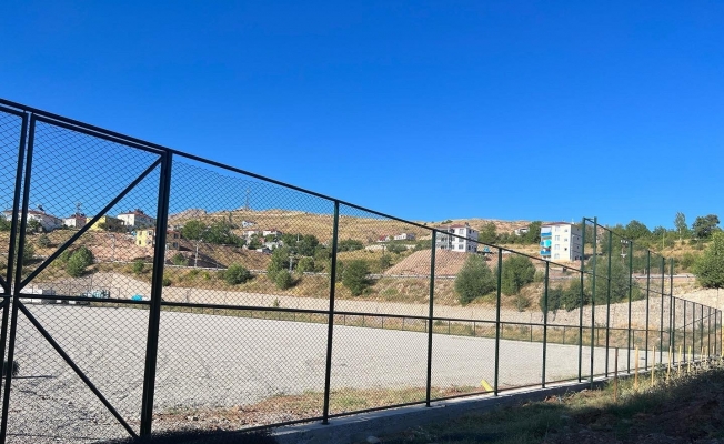 Kiğı’da 500 kişilik tribünlü sentetik futbol sahası yapılıyor