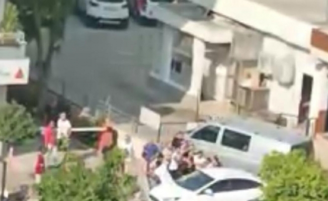 Adana’da sokak ortasında kavga saniye saniye görüntülendi
