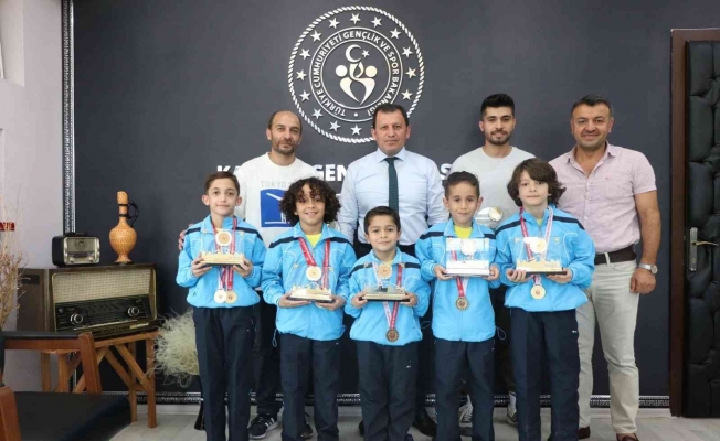 Ali İhsan Kabakcı Ana Lig’in şampiyonlarını ağırladı