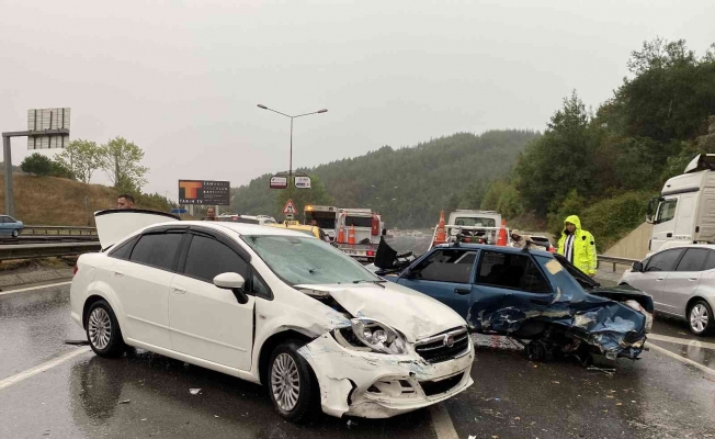 Çekmeköy’de 9 aracın karıştığı zincirleme kaza: 2 yaralı