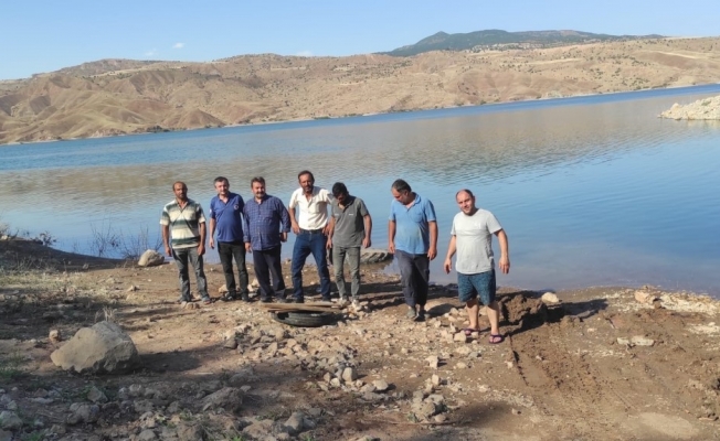 Kılıçkaya Baraj Gölüne 500 bin sazan yavrusu bırakıldı