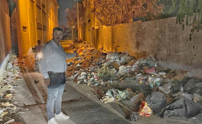 Konak Belediyesine ‘sokak ortasında çöp’ tepkisi