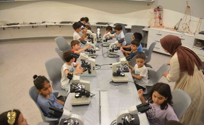 Konya’da çocuklar tatillerini bilimle iç içe geçiriyor