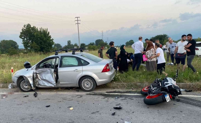 Otomobil ile çarpışan motosikletin sürücüsü hastanede hayatını kaybetti
