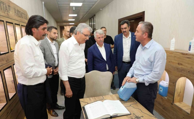 Sakarya Büyükşehir Belediye Başkanı Yüce, Ağrı Milli Eğitim Müdürü Kökrek’i ziyaret etti