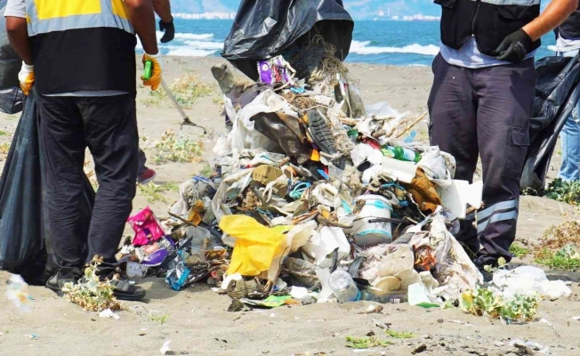 Samsun plajlarından günde 8 ton atık toplanıyor