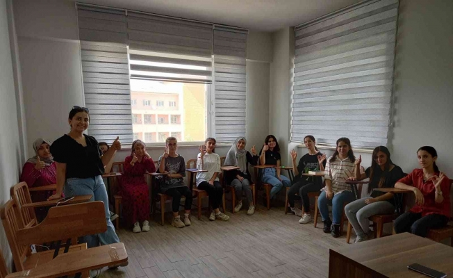 Silopi’de 15 bin kişi Halk Eğitim Merkezi kurslarından faydalanı