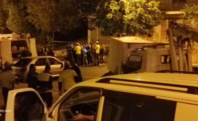 Ankara’da park halindeki araçlara çarptıktan sonra devrilen kamyonetin sürücüsü hayatını kaybetti