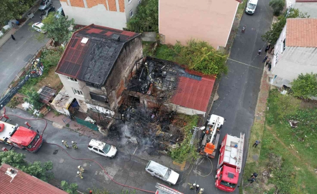Arnavutköy’de ısınmak için yakılan ateş yangına neden oldu