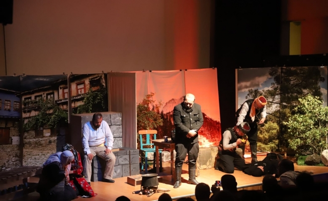 ‘Asker Makbule’ tiyatro oyunu Turgutlu’da sahnelendi