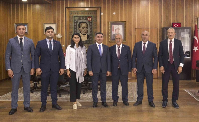 Azerbaycan Heyeti, Rektör Çomaklı’yı ziyaret etti