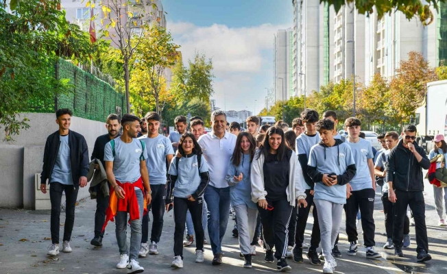 Başkan Bozkurt’tan gençlerle farkındalık yürüyüşü