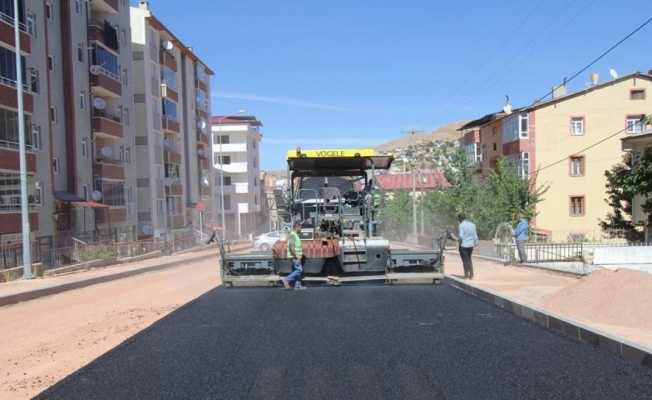 Bayburt Belediyesi asfalt ve kaldırım çalışmalarında tempoyu düşürmüyor