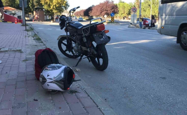 Bilecik’te motosiklet yayaya, motosiklete de otomobil çarptı: 2 yaralı