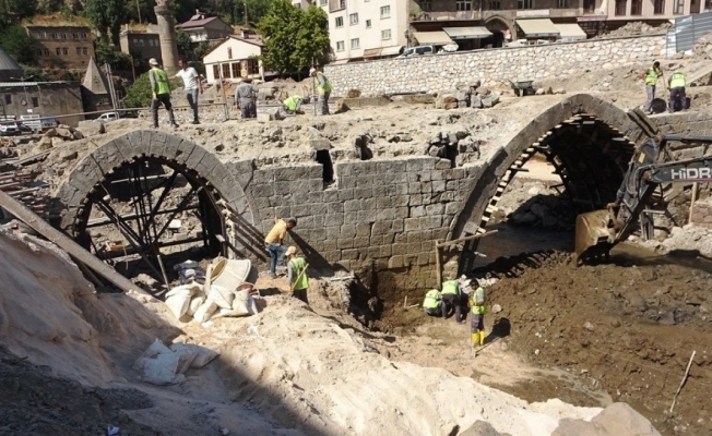 Bitlis’te dere üstündeki 8 köprü restore ediliyor