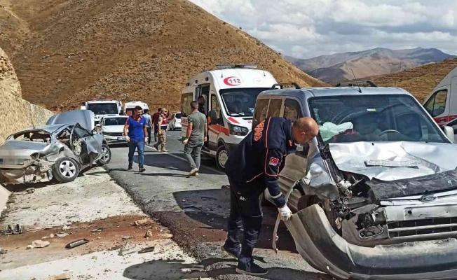 Bitlis’te trafik kazası: 5 kişi yaralandı