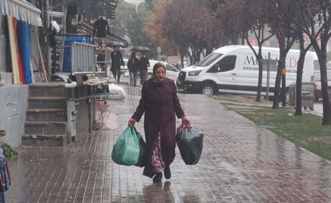 Bursa’da beklenen sağanak yağış başladı