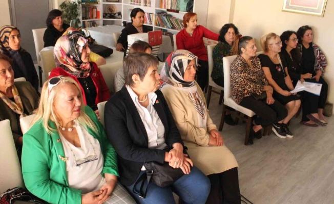 Egeli kadın muhtarları ’Gül Esin Kadın Muhtarlar Akademisi’nde bir araya geldi